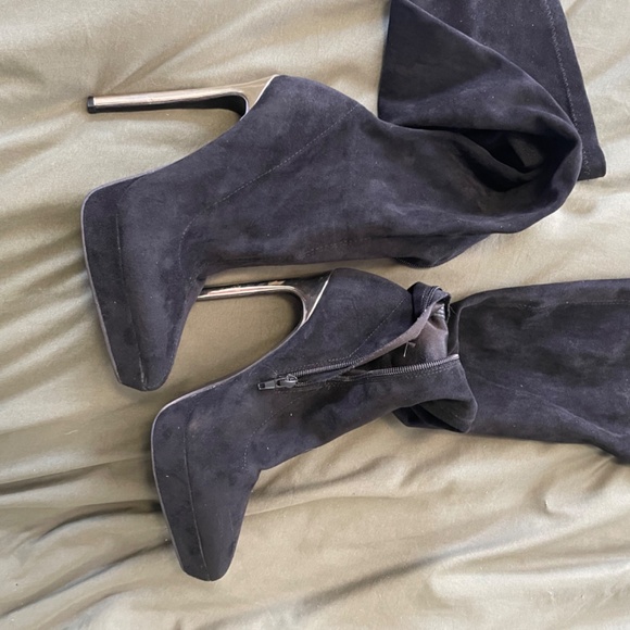 Tall velvet boots - Picture 2 of 3